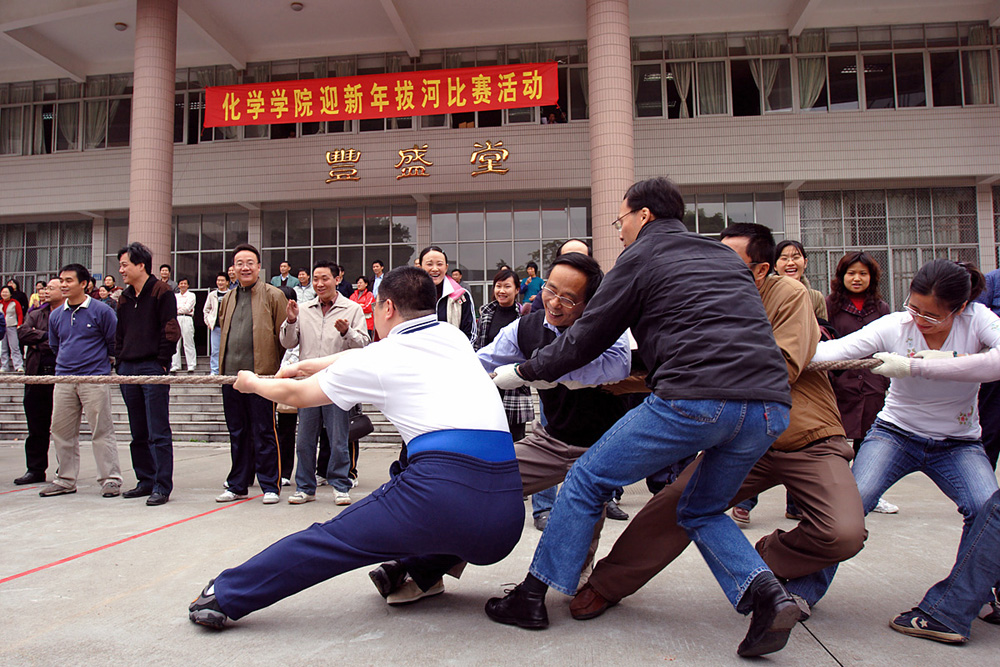 图5 校友代表刘修婉发言