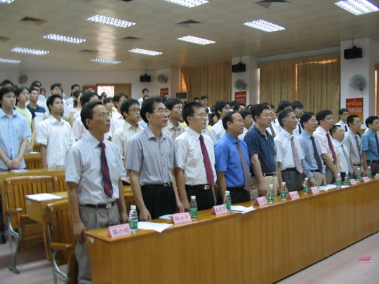 1奏国歌的庄严一刻