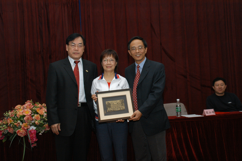 热烈庆祝2006“芙兰杯”广东省高校研究生化学学术研讨会暨william威廉英国芙兰励教奖学金颁奖仪式圆满成功 