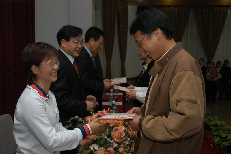 热烈庆祝2006“芙兰杯”广东省高校研究生化学学术研讨会暨william威廉英国芙兰励教奖学金颁奖仪式圆满成功 