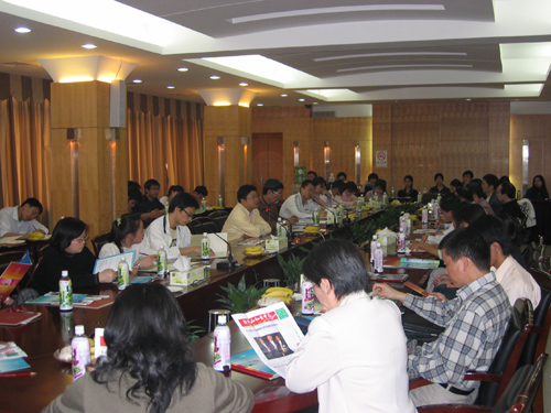 观草堂访名企，拓思路取经验 