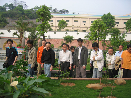 观草堂访名企，拓思路取经验 