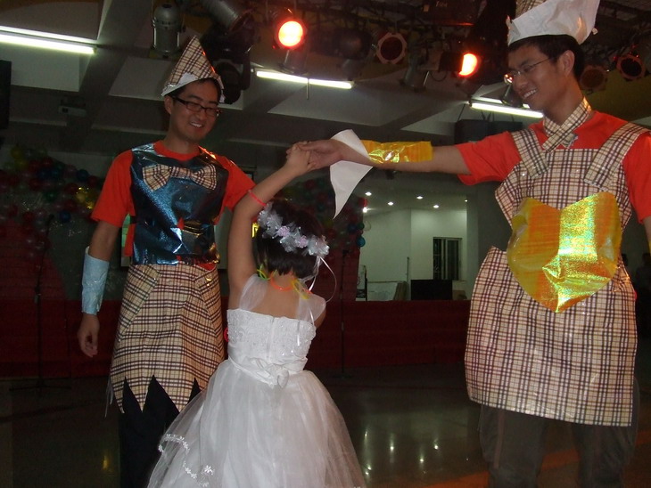 师生欢聚一堂 共谱和谐乐章 