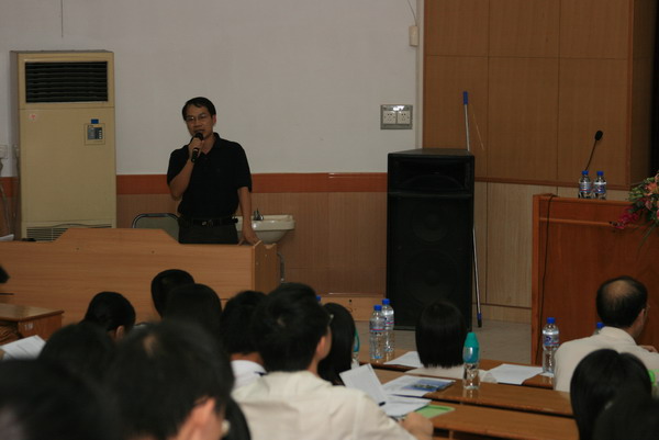 宝贵的第一课——记2007级研究生新生入学教育 