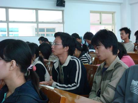 走进十七大，学习十七大 ——记化学院06、07级本科党支部首次联合组织生活 