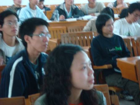 走进十七大，学习十七大 ——记化学院06、07级本科党支部首次联合组织生活 