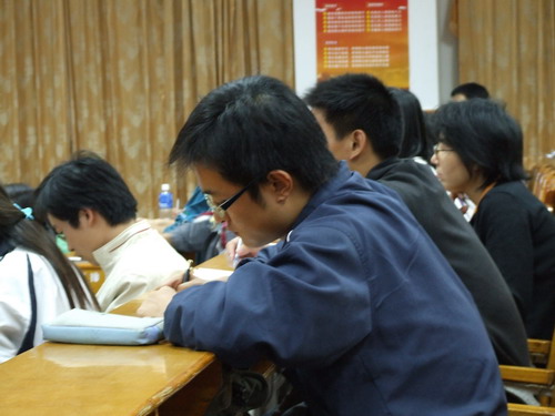 化学院研究生学术研讨会系列活动之学术讲座成功举办 