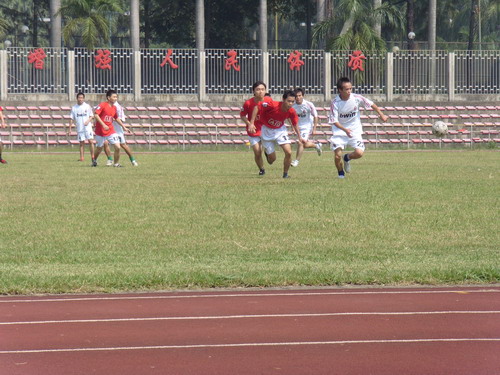 以“球”相会 赛出精彩--2007研究生迎新球赛 