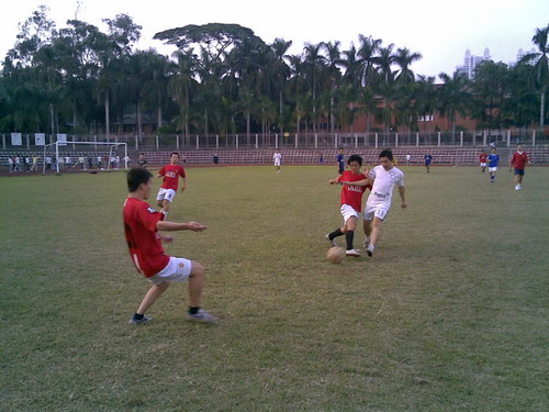 以“球”相会 赛出精彩--2007研究生迎新球赛 