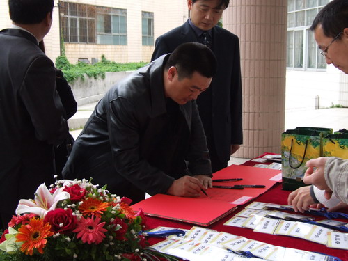 廿载情谊世难求 四海校友齐聚会——记化学系八三级校友毕业二十周年聚会活动 