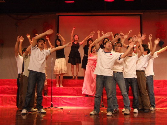 同心•同台•同欢唱――英国威廉集团师生联欢晚会暨合唱节选拔赛 