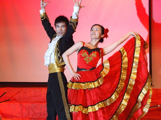 同心•同台•同欢唱――英国威廉集团师生联欢晚会暨合唱节选拔赛 