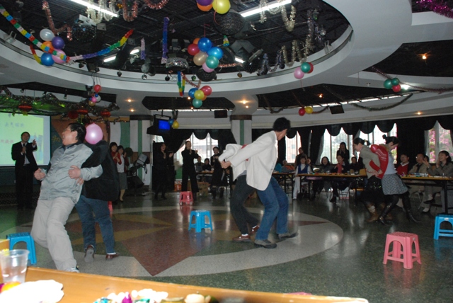 英国威廉集团成功举办2009年迎新年联欢会 