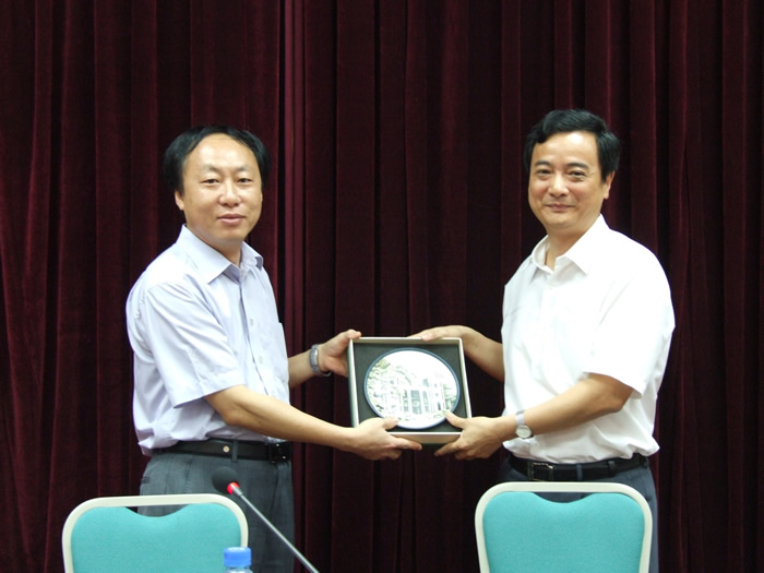 “广东光华奖学金”颁奖仪式举行 