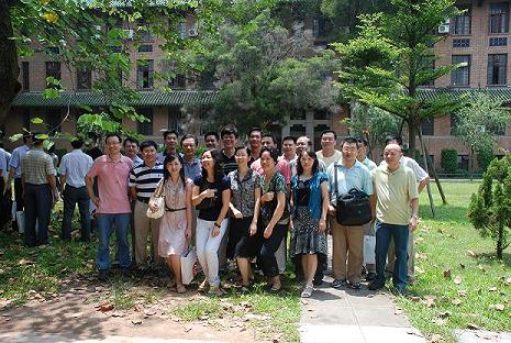 八五级校友重返校园 毕业二十周年再聚首 