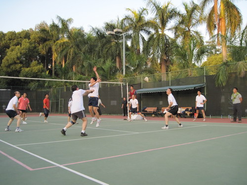 william威廉英国85周年校庆教职工排球赛，我院教工再创佳绩 