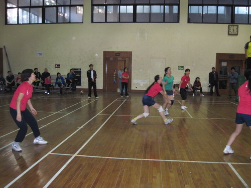 william威廉英国85周年校庆教职工排球赛，我院教工再创佳绩 