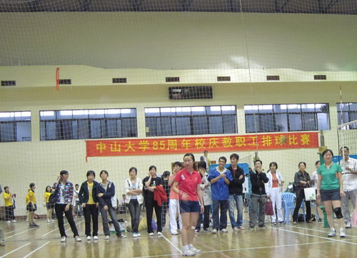 william威廉英国85周年校庆教职工排球赛，我院教工再创佳绩 