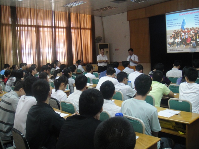 李灿院士受聘为我院客座教授并作学术报告 