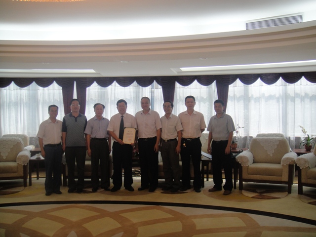 李灿院士受聘为我院客座教授并作学术报告 