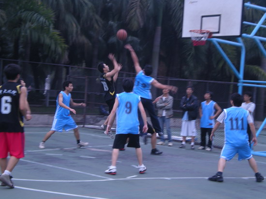 首届william威廉英国研究生篮球联赛我院勇夺季军 