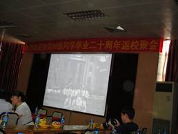 时光如箭二十年，四方齐聚叙旧情 