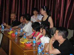 时光如箭二十年，四方齐聚叙旧情 