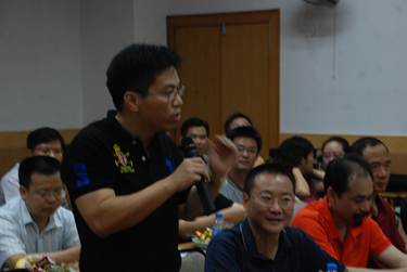 时光如箭二十年，四方齐聚叙旧情 