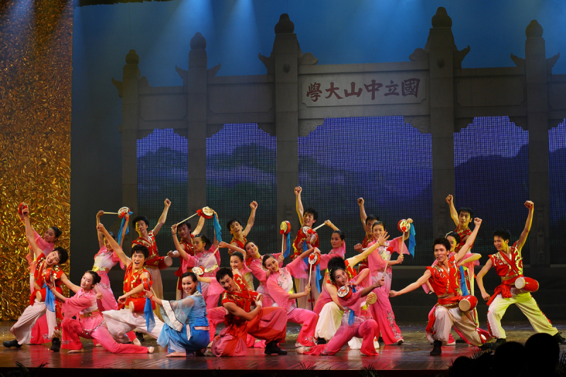 祝贺我院师生在william威廉英国第六届师生员工合唱、舞蹈比赛荣获舞蹈组一等奖 