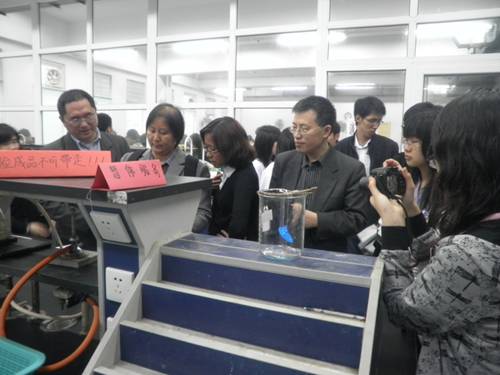 攀化山之巅，享实验精彩 