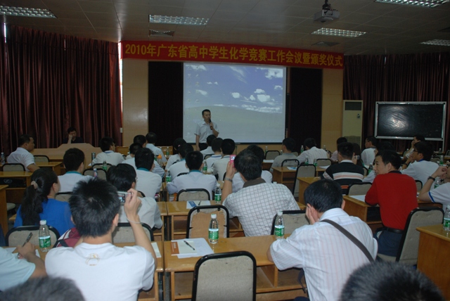 回顾过往、欢欣鼓舞、展望未来、任重道远 