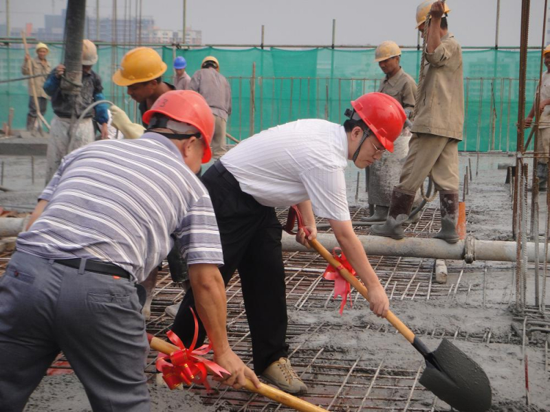 化学楼二期工程主体结构顺利封顶！ 