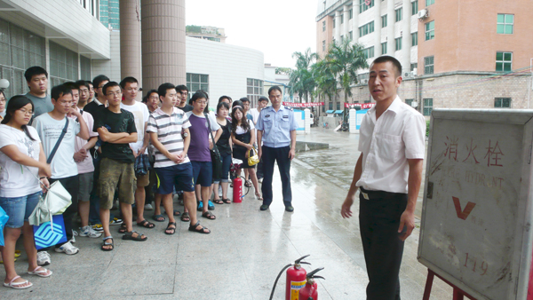 实验安全 警钟常鸣 