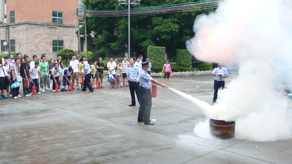 实验安全 警钟常鸣 