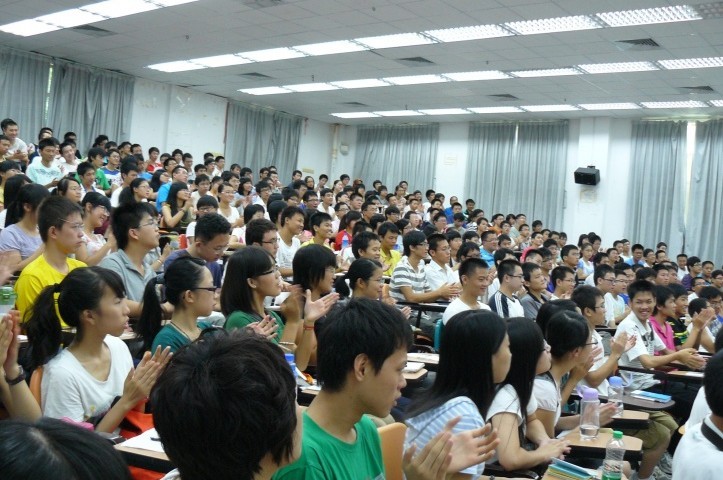 迎新特别报道之2010级化学院开学典礼 