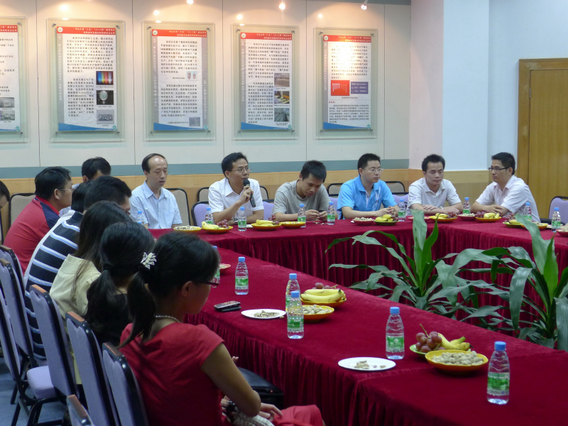 学院举行离退休教职工茶话会及青年教师座谈会 