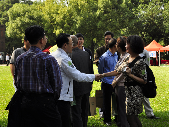 庆华诞昔日同窗聚首 看今朝化院学子风流 