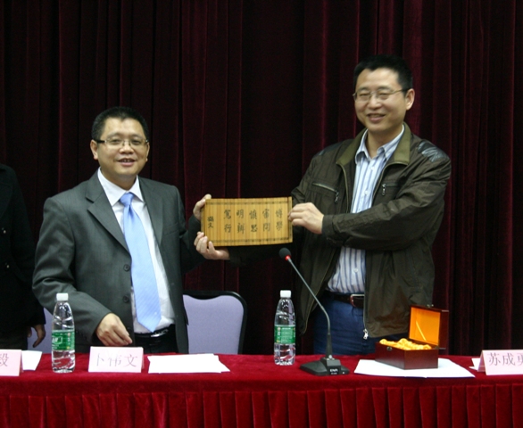 倾情奖学，同育桃李——记我院“上海和氏璧奖学金”颁奖仪式暨招聘宣讲会 