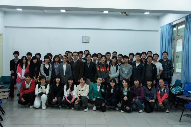 在交流中建立沟通，沟通中联络师生感情 