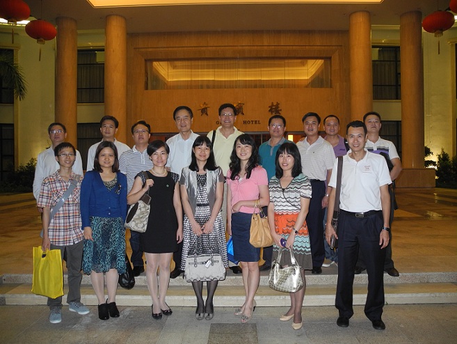 学院校友会走访深圳校友 