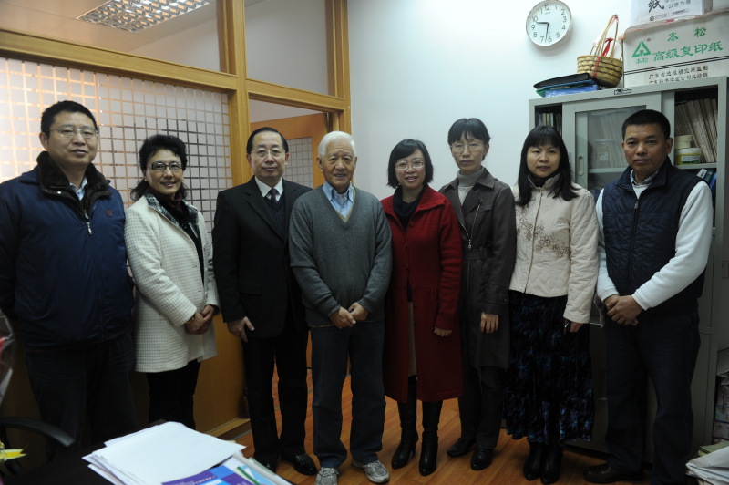 校领导看望慰问我院院士 