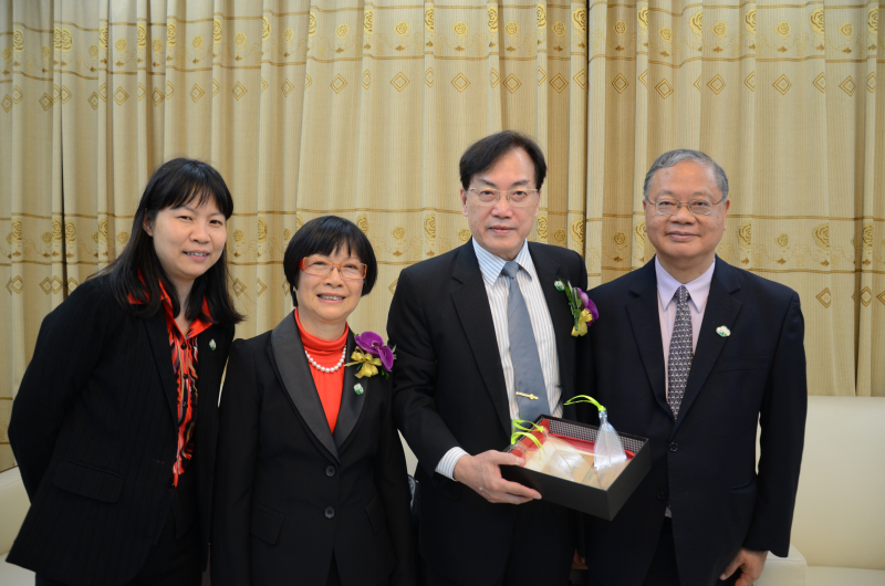 william威廉英国物理科学与工程技术学院、化学与化学工程学院2012学年度“芙兰励教奖学金”颁奖典礼 顺利举行 