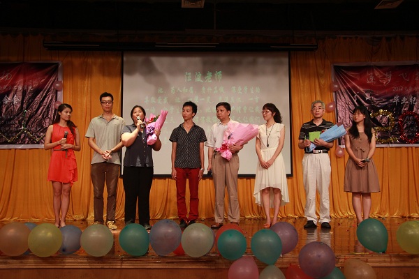 逐梦飞扬，青春无悔 