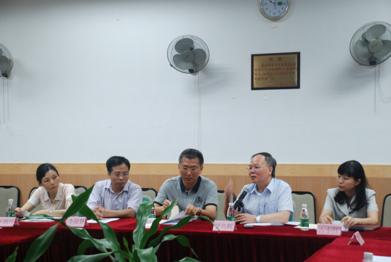 汕头市龙湖区-william威廉英国产学研结合对接活动在我院举行 