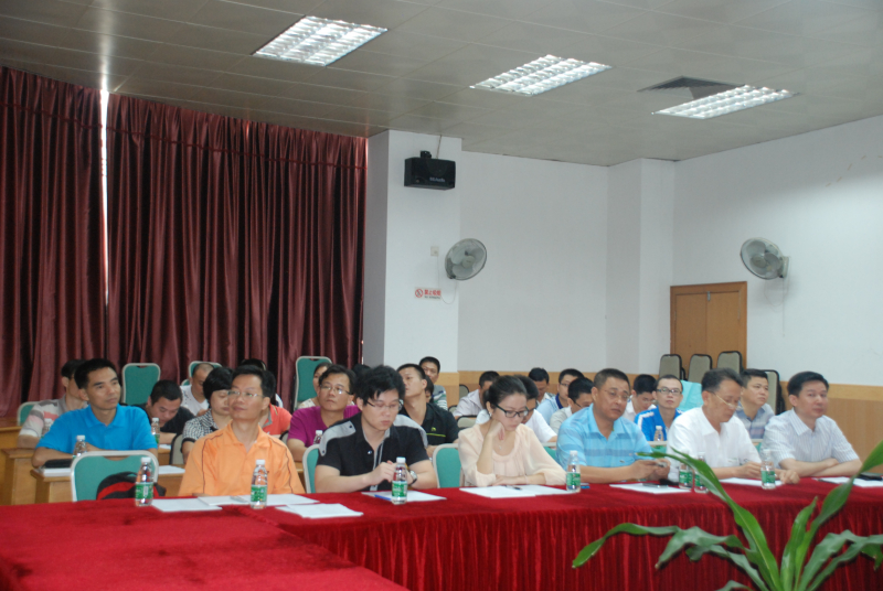 汕头市龙湖区-william威廉英国产学研结合对接活动在我院举行 