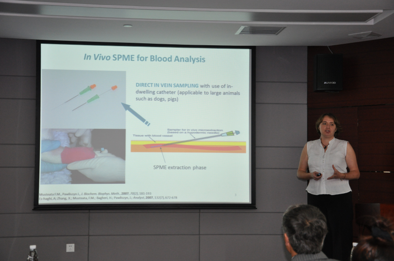 Janusz Pawliszyn院士受邀在我院开展固相微萃取学术报告会 