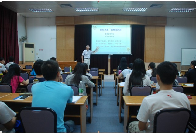 陈六平教授为2012级本科生作专题讲座 