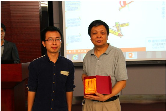 马林教授为本科生讲座 