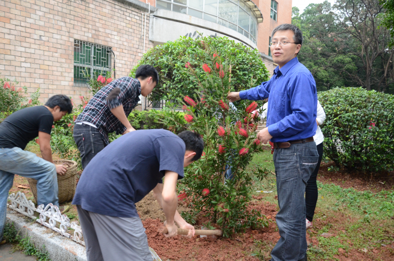 怀感恩之心 种美丽之花 