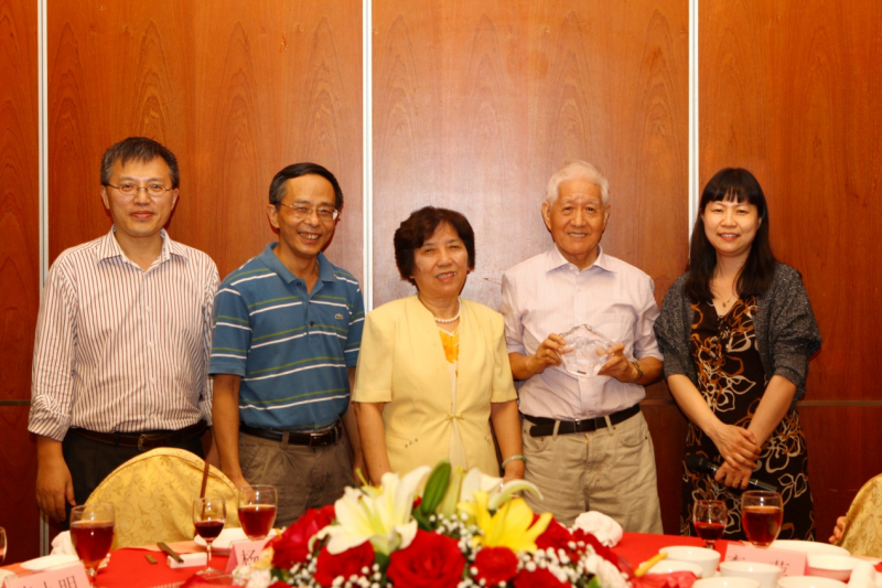 师生共庆计亮年院士八十华诞 